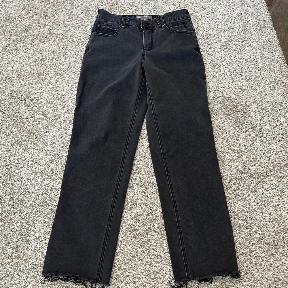 Democracy  Ab"solution Black Stretch Straight Mid Rise Frayed Hem  Size 4